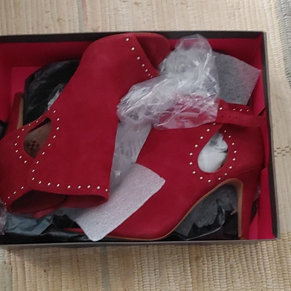Vince Camuto heels
